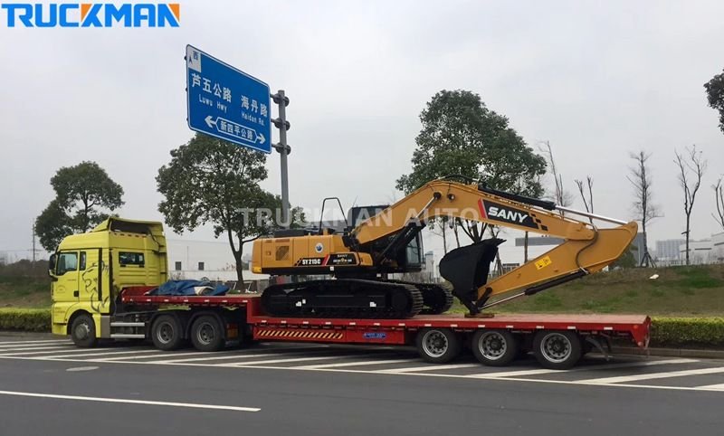 Camião semirreboque de caixa baixa que transporta escavadoras SANY na estrada - capacidade de transporte de equipamento pesado