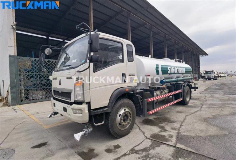 Caminhão tanque de água SINOTRUK HOMAN 4x2 10000 litros