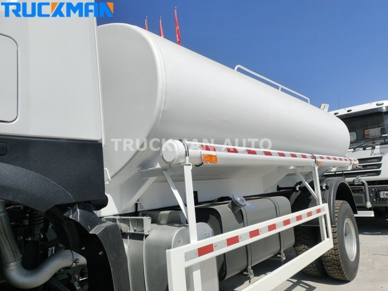 SINOTRUK HOWO 4x4 Carroçaria de tanque