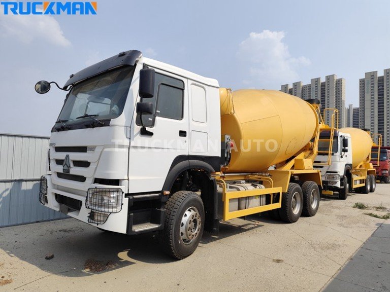 SINOTRUK HOWO 10 Caminhão betoneira de cimento de roda