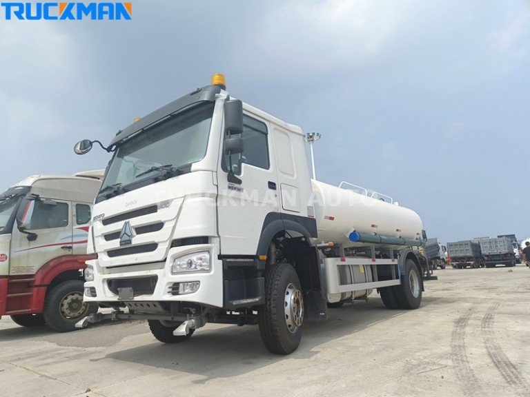 Caminhão de água SINOTRUK HOWO 4x2
