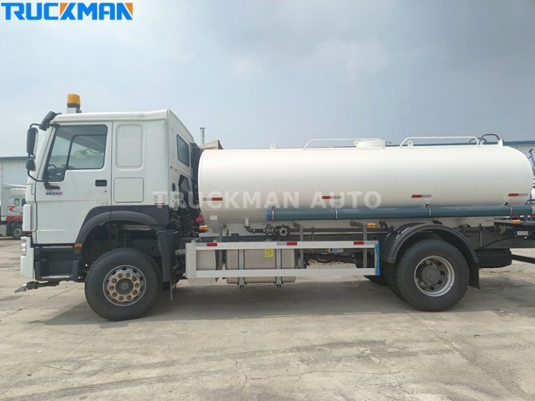 Caminhão de água SINOTRUK HOWO 4x2