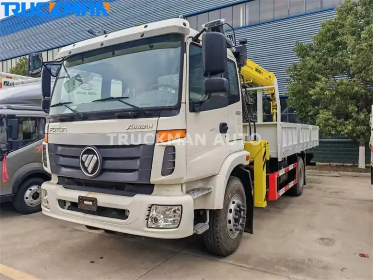 Guindaste montado em caminhão